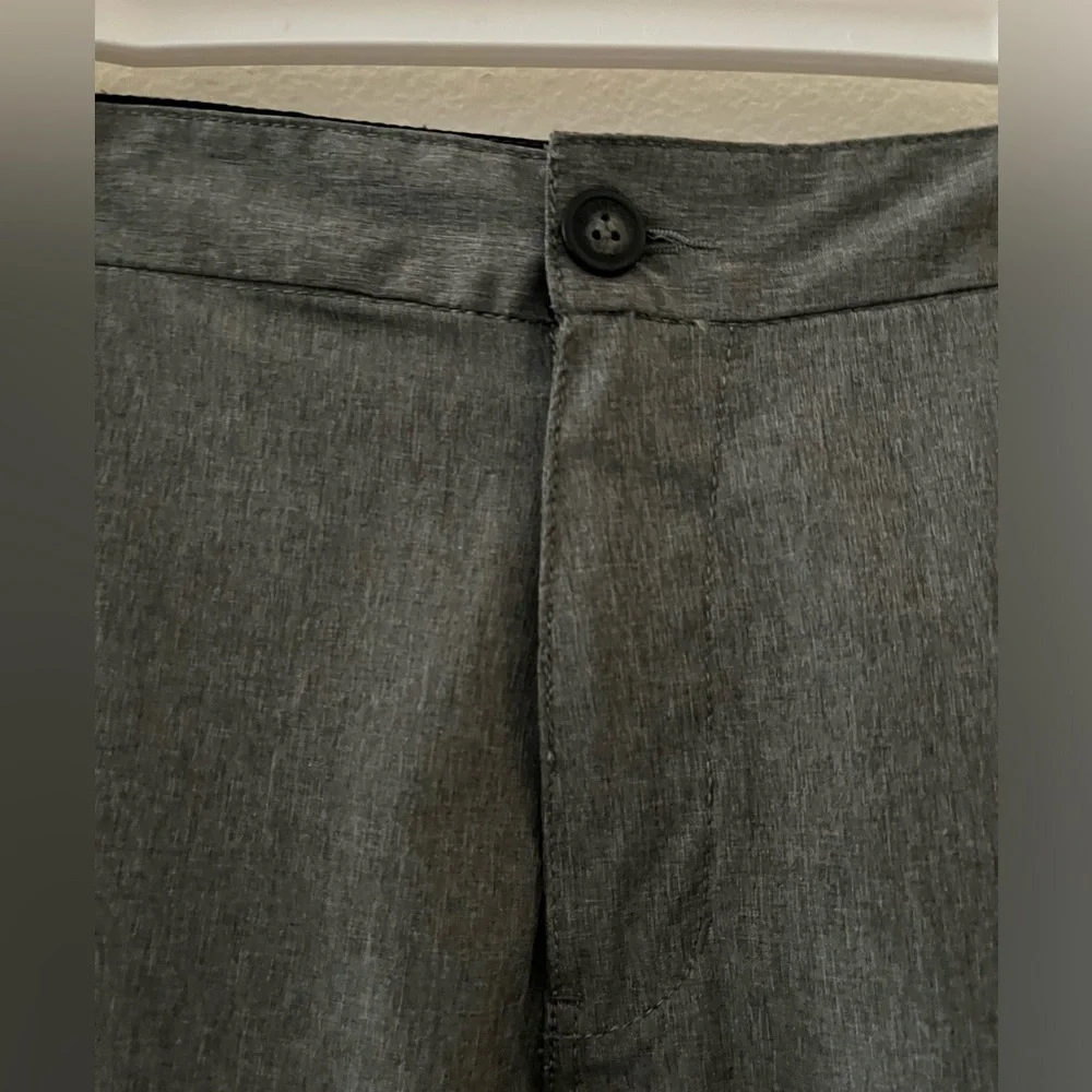 Billabong gray short